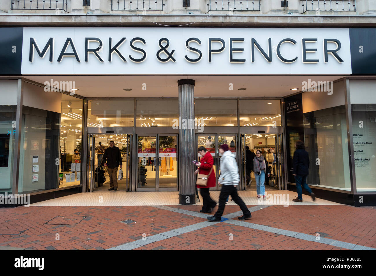 La Marks & Spencer store su Broad Street, Reading, Berkshire, Regno Unito Foto Stock