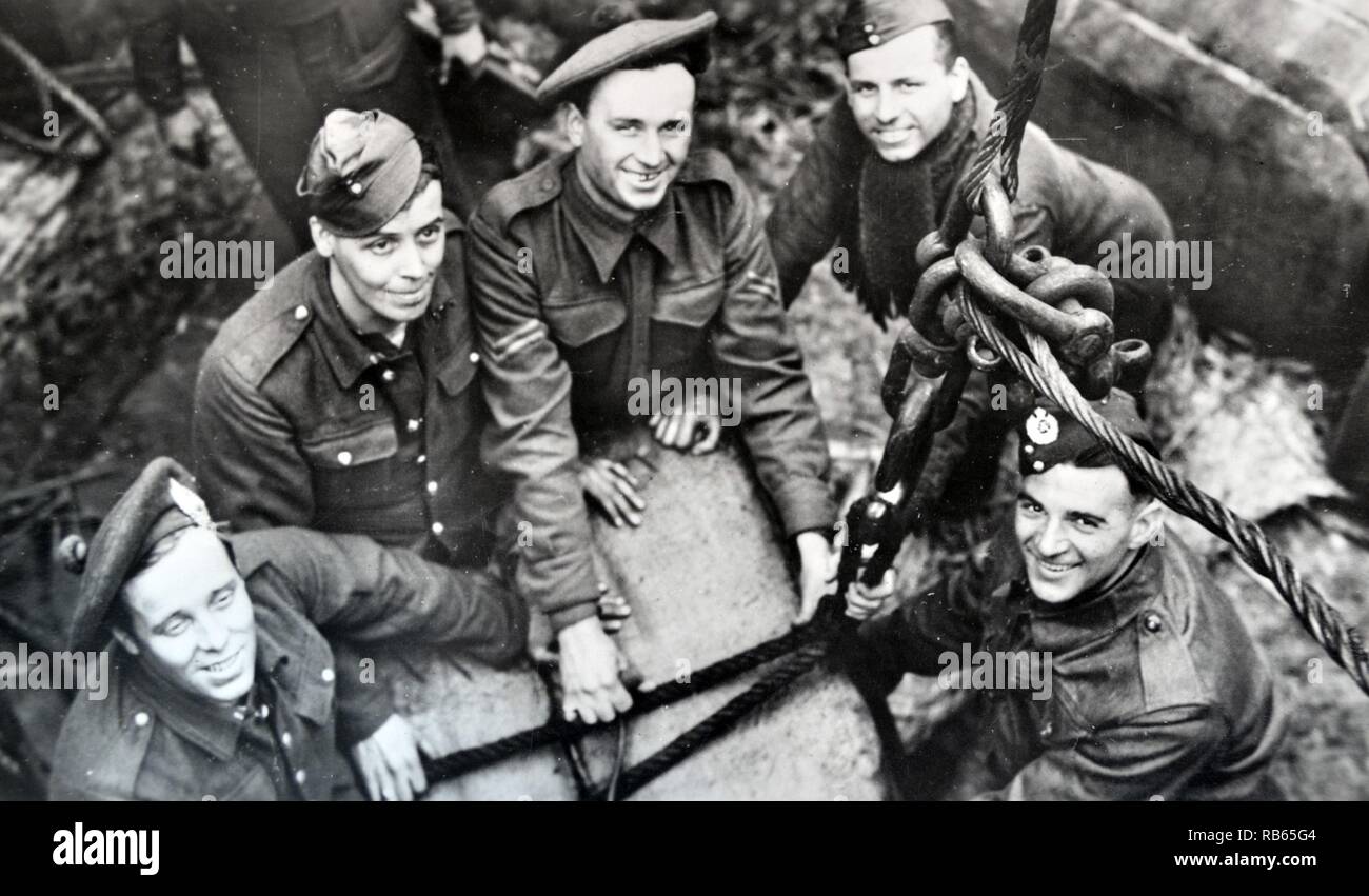 La Seconda Guerra Mondiale: Soldati britannici arriva a prendere parte alla Battaglia di Francia 1940 Foto Stock