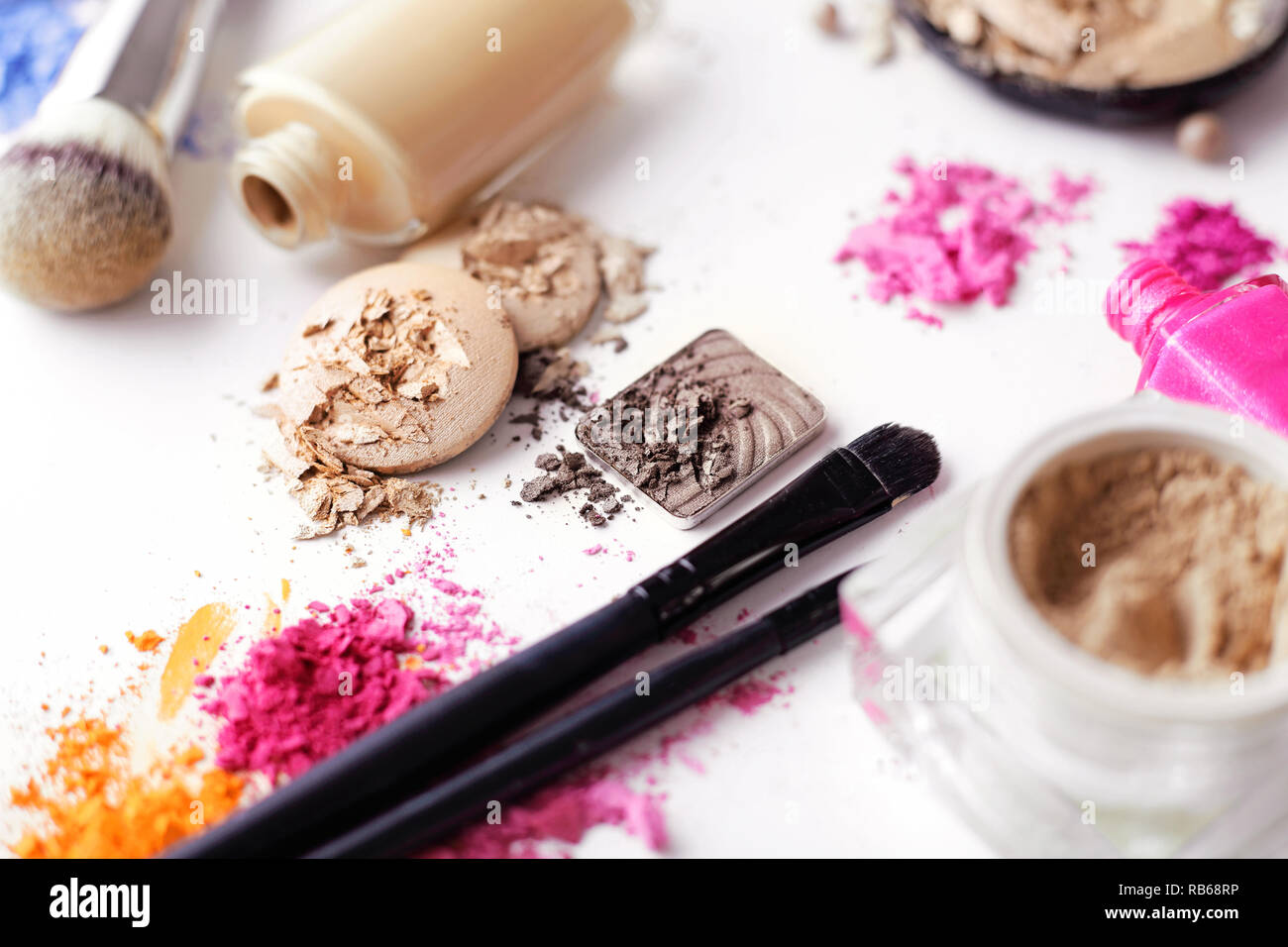 Make-up prodotti campione di colore isolato su bianco Foto Stock