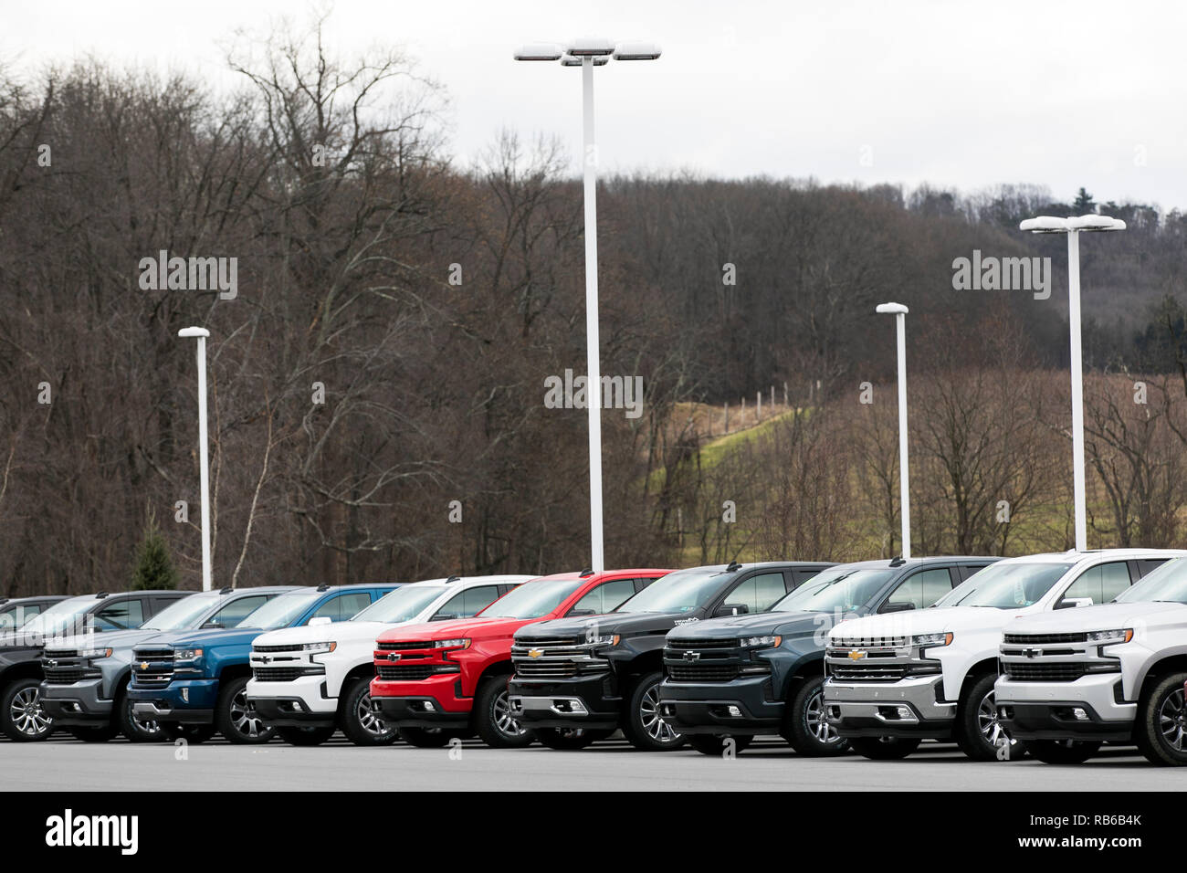 Nuova Chevrolet (Chevy) pick-up su un concessionario molto in Muncy, Pennsylvania, il 30 dicembre 2018. Foto Stock