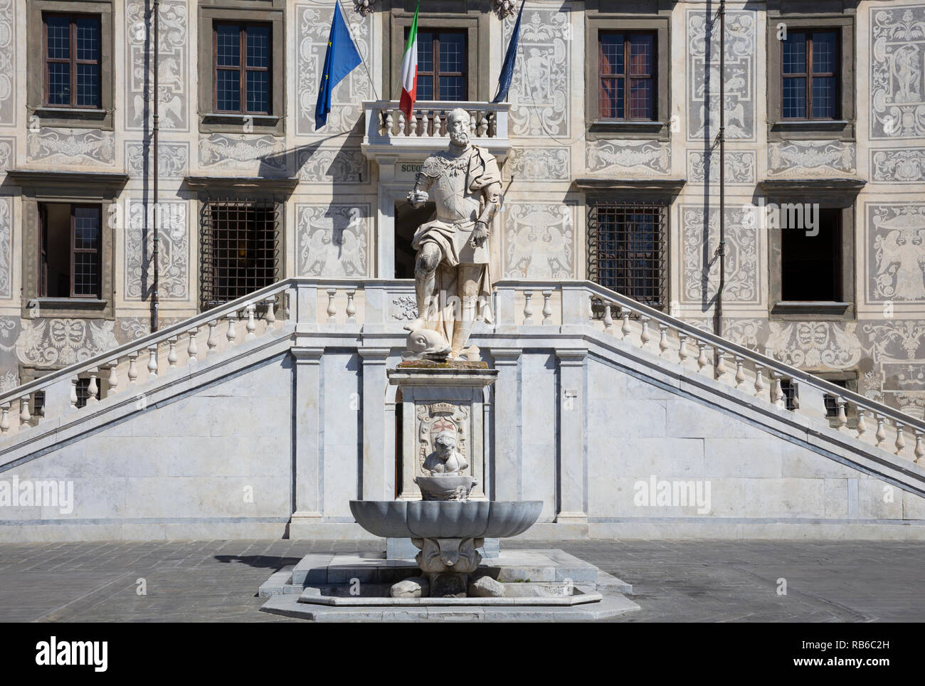 La statua di Cosimo I in Piazza dei Cavalieri, Pisa, Italia Foto Stock