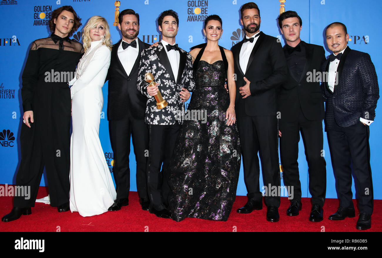 Beverly Hills, Stati Uniti. 06 gen 2019. BEVERLY HILLS, Los Angeles, CA, Stati Uniti d'America - 06 gennaio: Cody Fern, Judith Luce, Edgar Ramirez, Darren Criss, Penelope Cruz, Ricky Martin, Finn Wittrock e Jon Jon Briones pongono nella sala stampa della 76th Annuale di Golden Globe Awards tenutosi presso il Beverly Hilton Hotel il 6 gennaio 2019 in Beverly Hills Los Angeles, California, Stati Uniti. (Xavier COLLIN/Image Press Agency) Credito: Image Press Agency/Alamy Live News Foto Stock