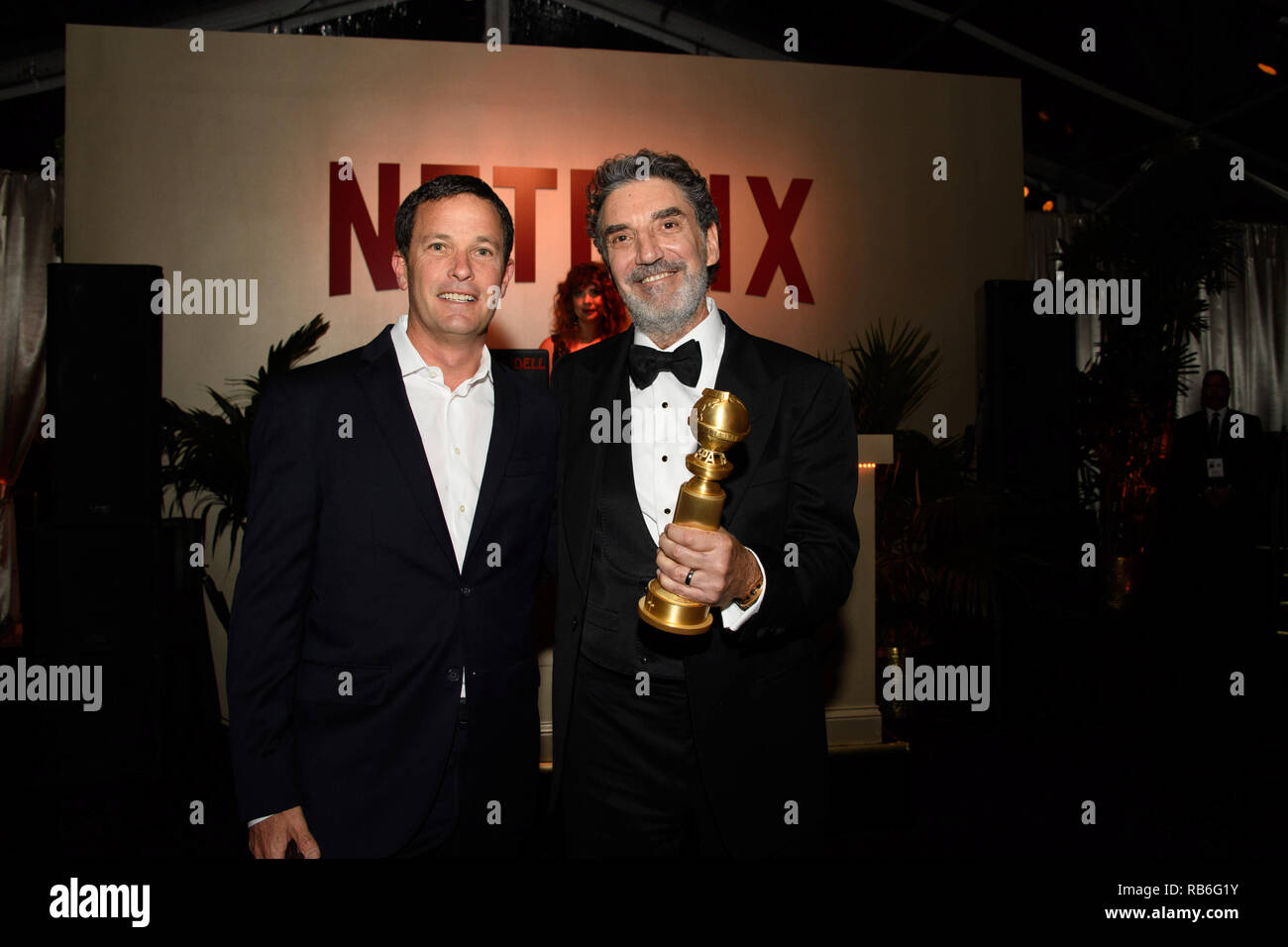 Beverly Hills, Stati Uniti d'America. 06 gen 2019. Chuck Lorre con il suo premio per il Miglior serie televisiva - musical o commedia, per 'Il metodo Kominsky' alla 76th Annuale di Golden Globe Awards presso il Beverly Hilton di Beverly Hills, CA domenica 6 gennaio 2019. Credito: PictureLux/Hollywood Archive/Alamy Live News Foto Stock
