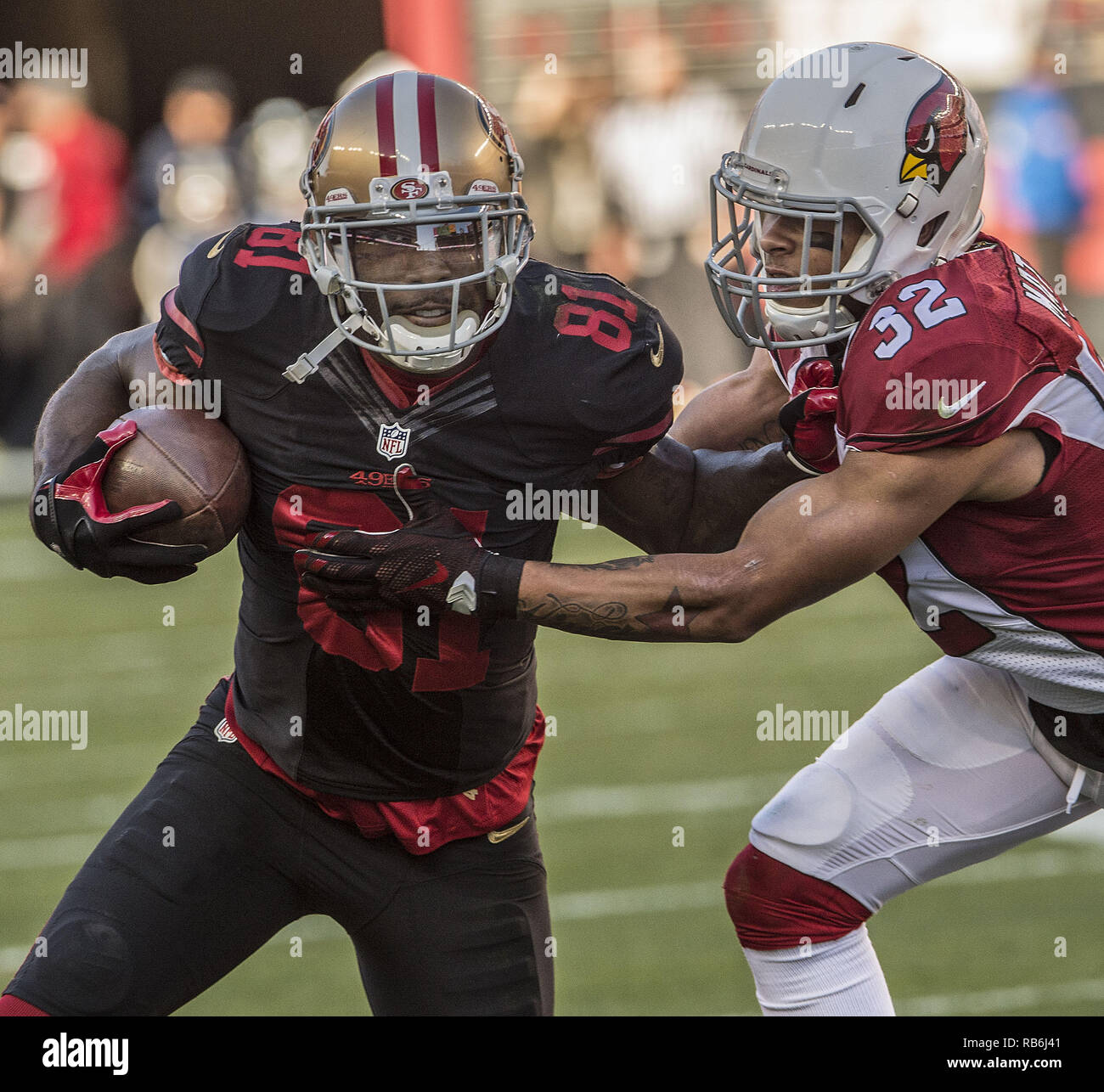 Santa Clara, California, USA. 29 Nov, 2015. Arizona Cardinals libero di sicurezza Tyrann Mathieu (32) affronta San Francisco 49ers wide receiver Anquan Boldin (81) Domenica 29 novembre 2015, a Levis Stadium di Santa Clara, California. I Cardinali sconfitto il 49ers 19-13. Credito: Al di Golub/ZUMA filo/Alamy Live News Foto Stock