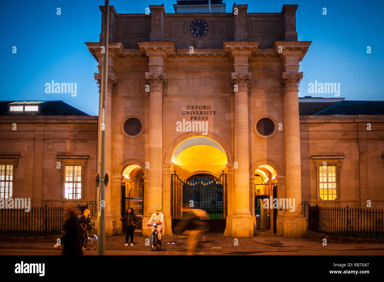 L'ingresso principale per la Oxford University Press, Oxford Regno Unito Foto Stock