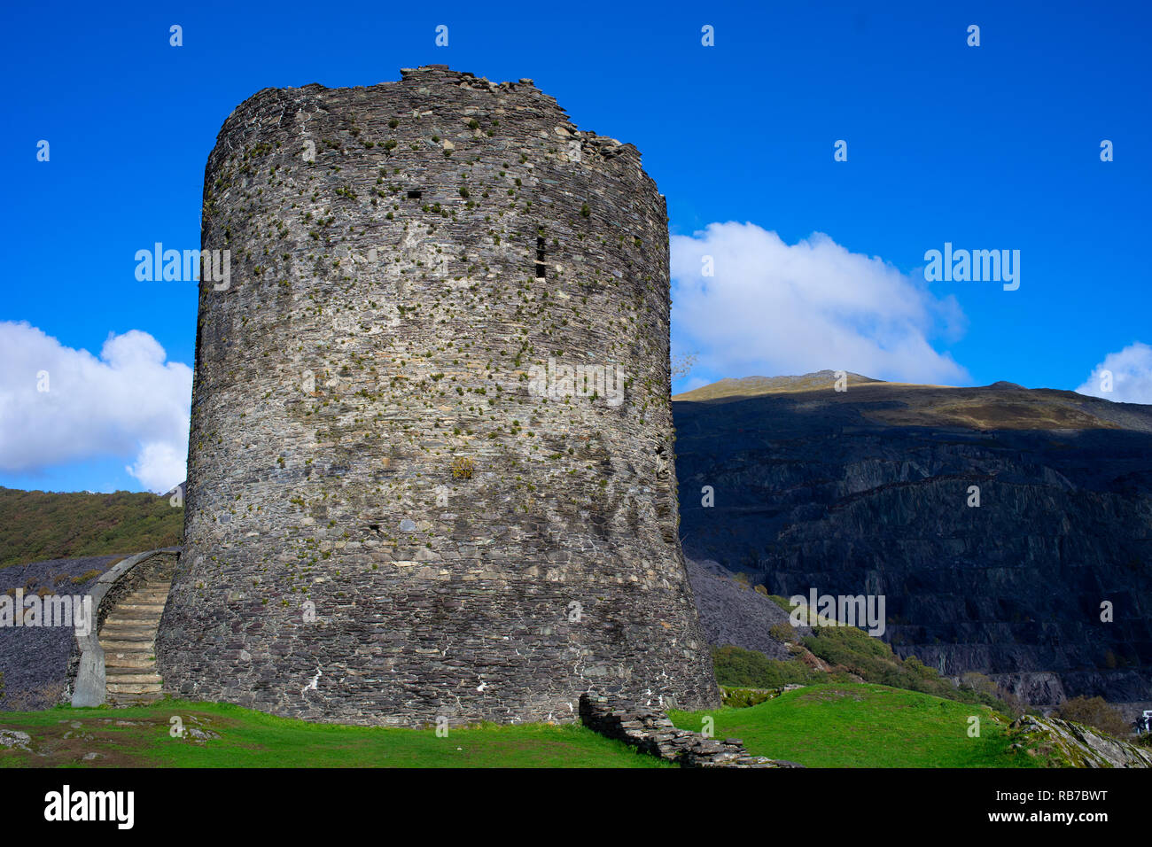 Dolbadarn Castle, Llanberis, Gwynedd, il Galles del Nord. Immagine presa in ottobre 2018. Foto Stock