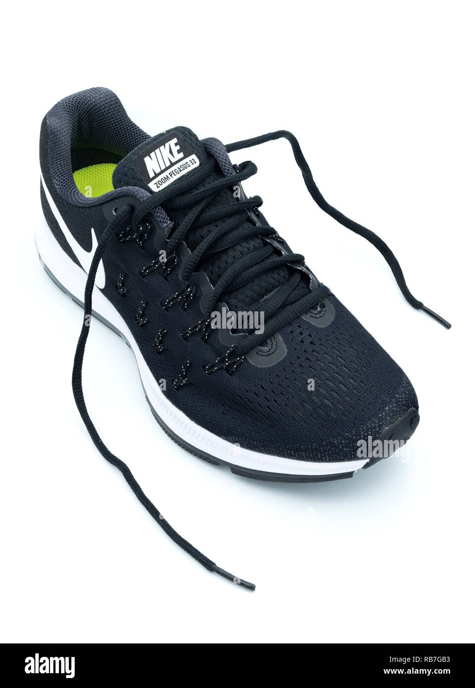 Nero Nike Pegasus 33 scarpa da corsa tagliato fuori isolati su sfondo bianco Foto Stock