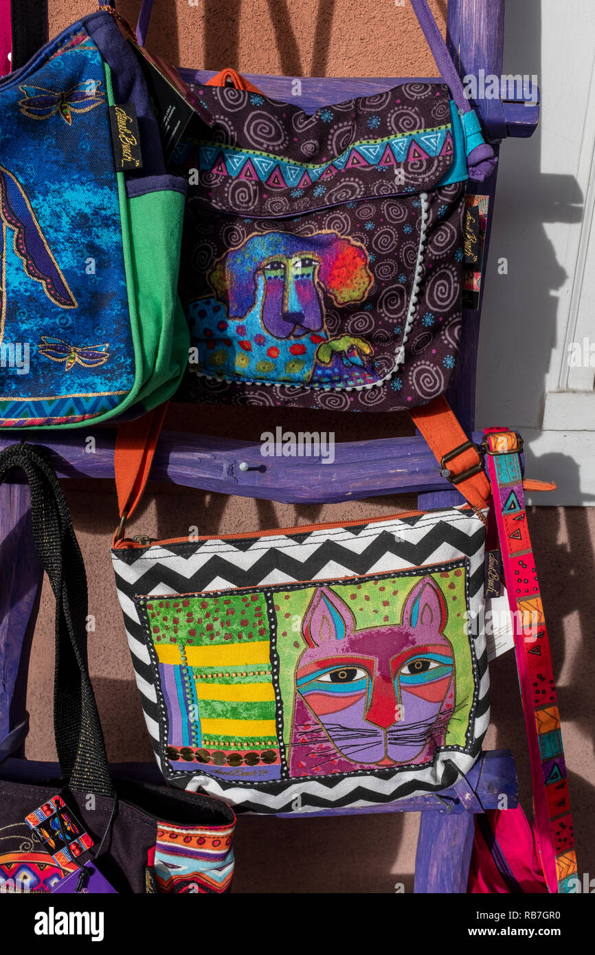 Laurel Burch sacchetti per la vendita presso Old Town Albuquerque, Nuovo Messico Foto Stock