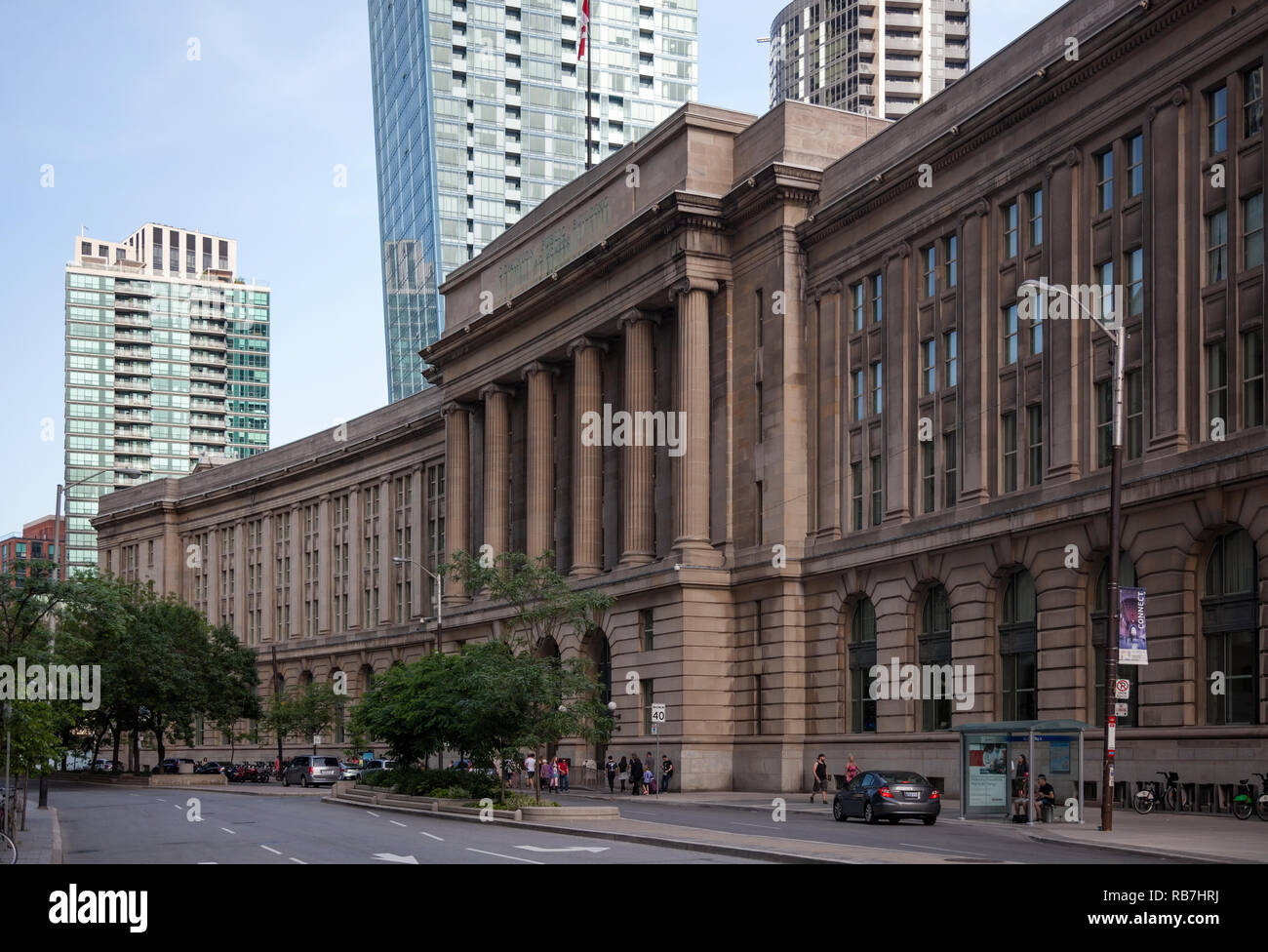 Toronto è la Union Station progettata da Ross Macdonald e in stile Beaux-Art lungo la strada anteriore W. città di Toronto, Ontario, Canada. Foto Stock