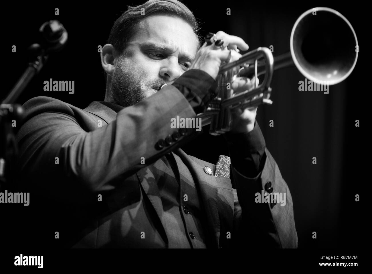 Quentin Collins assolo alla tromba con riproduzione esagonale McCoy e Mseleku, Scarborough Jazz Festival 2017 Foto Stock