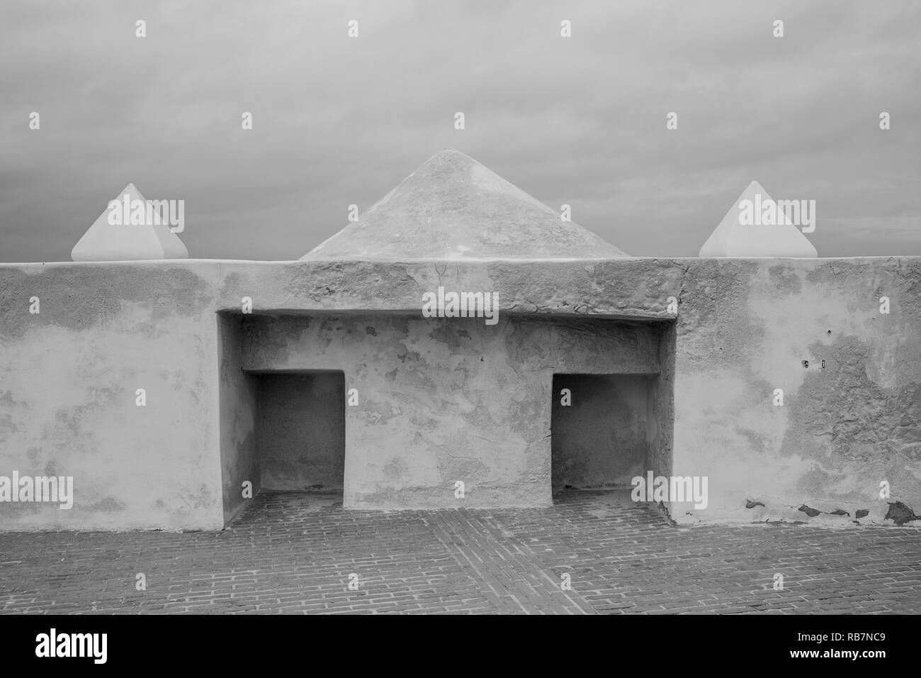 Foto in bianco e nero della parete dettaglio della fortezza di Sagres, Sagres Algarve Foto Stock