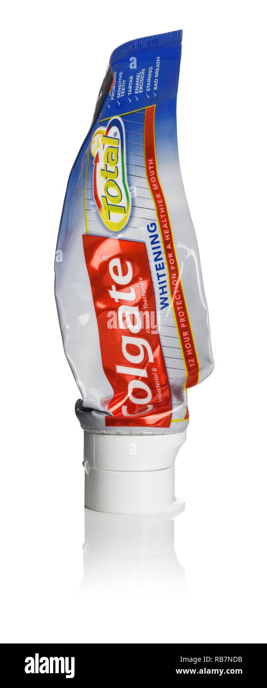 Un tubo di vuoto della Colgate Total il dentifricio sbiancante Foto Stock