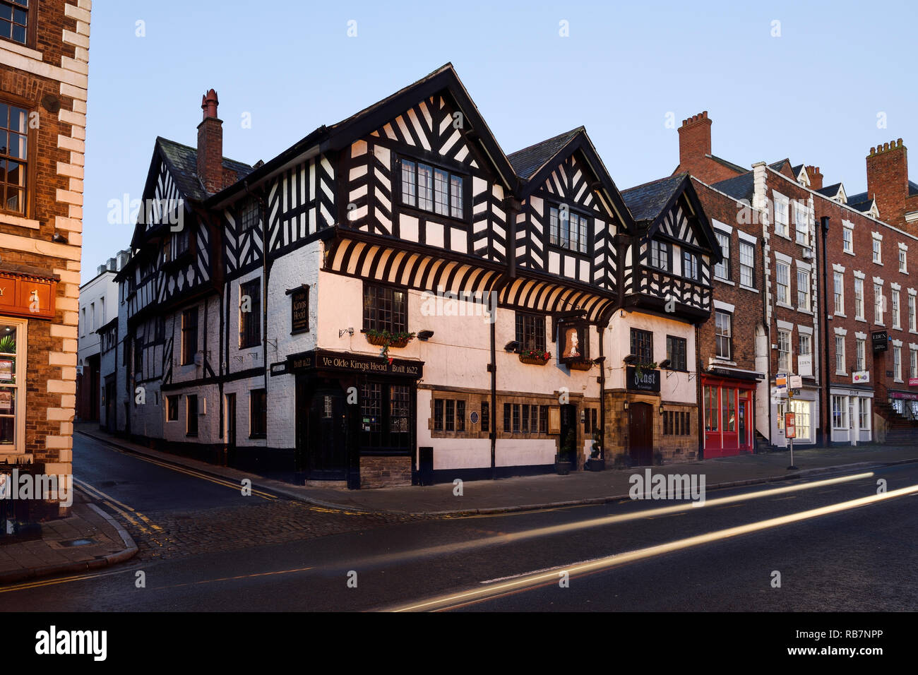 Ye Old kings Head Pub sul ponte inferiore Street Chester Regno Unito Foto Stock