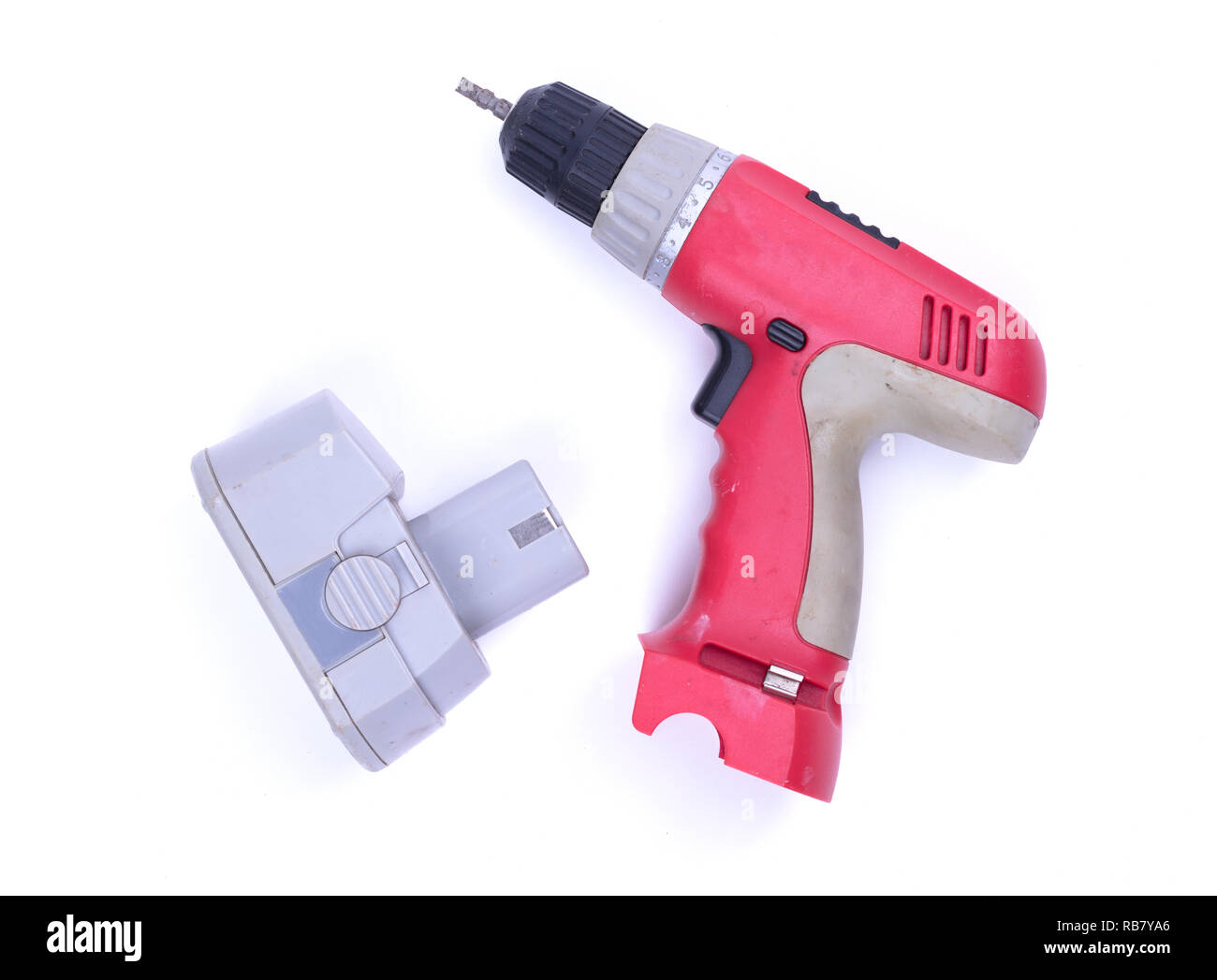 Giraviti a batteria o il trapano elettrico isolato su uno sfondo bianco Foto Stock