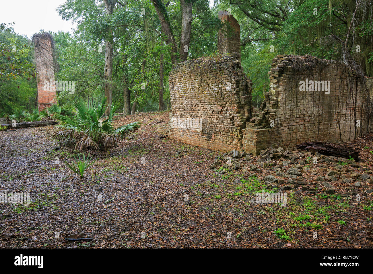 Le rovine di un mulino per lo zucchero in Fontainebleau parco dello stato precedentemente di proprietà di Bernard de Marigny Foto Stock