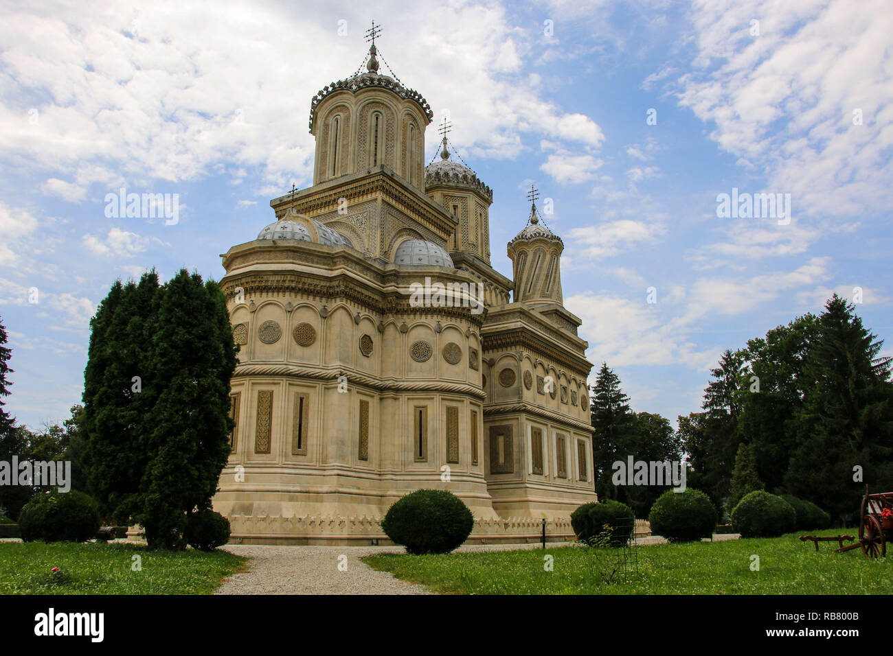 Monastero di Curtea de Arges è noto a causa della leggenda di architetto Maestro Manole. Si tratta di una pietra miliare in Valacchia, Romania. Foto Stock