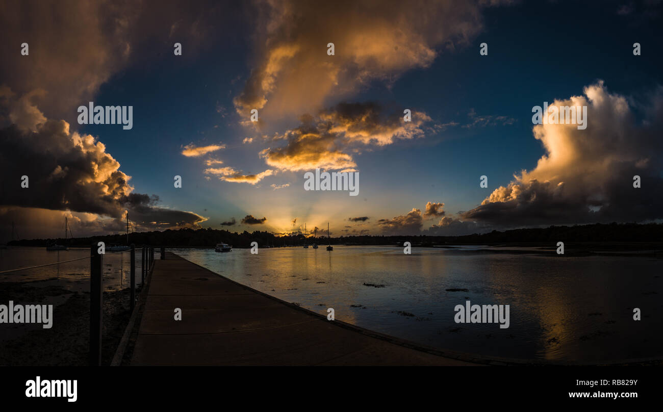 Vivace panorama al tramonto - Fiume Beaulieu Foto Stock