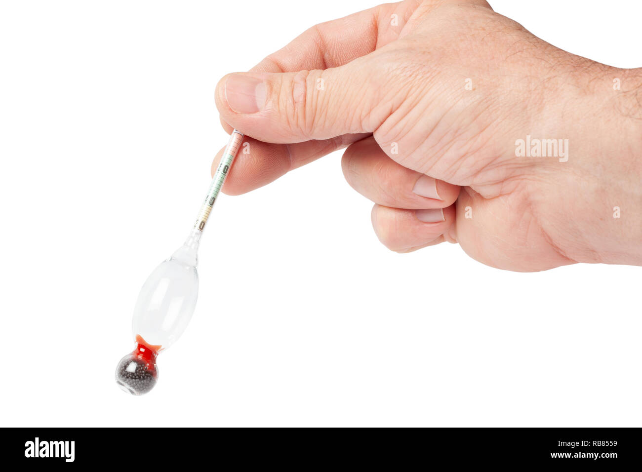 Indicatore di vetro per la misurazione di una concentrazione di alcol nelle bevande in una mano. L'immagine contiene un percorso di clipping. Foto Stock