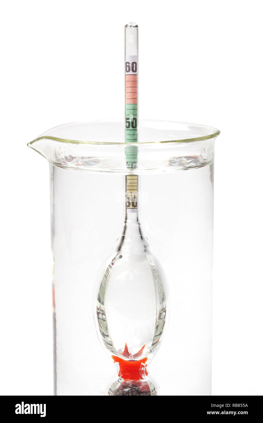 Indicatore di vetro per la misurazione di una concentrazione di alcol nei liquidi immessi in un laboratorio del pallone di prova. Immagine contiene un percorso di clipping. Foto Stock
