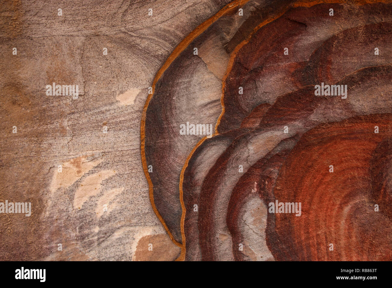 Abstract pattern colorati forra di arenaria Siq,Città Rosa, Petra, Giordania. Rosso pareti del canyon creare molti abstracts. Foto Stock