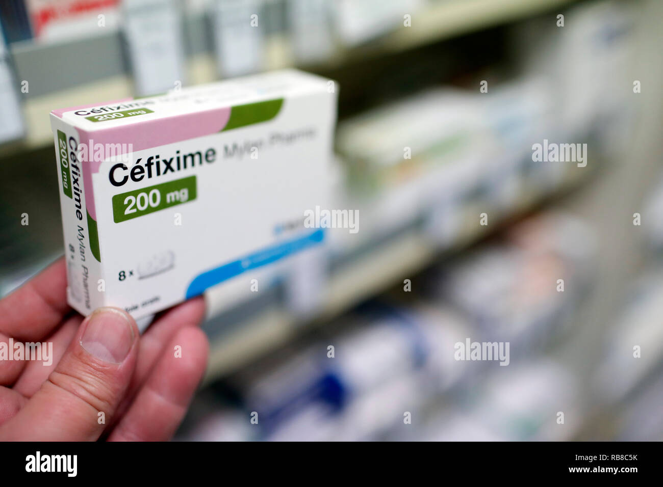 Farmacia. Medicina in scaffali. Antibiotici. La Francia. Foto Stock