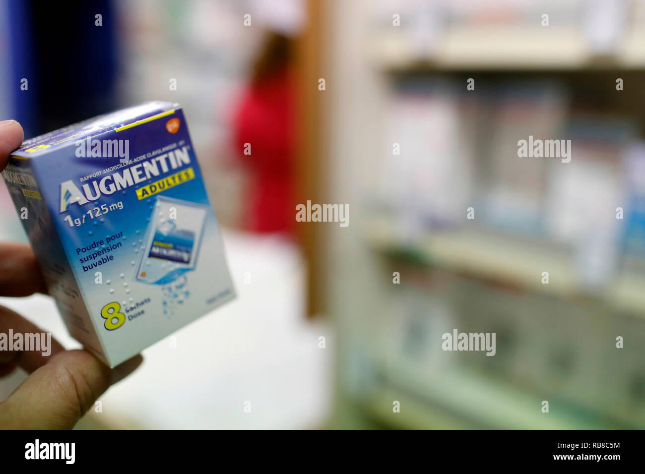 Farmacia. Medicina in scaffali. Antibiotici. La Francia. Foto Stock