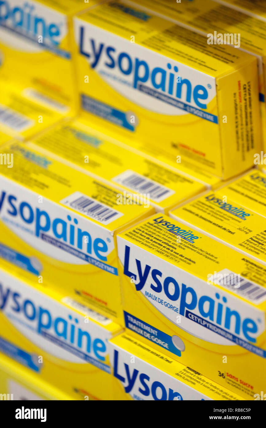 Farmacia. Medicina in scaffali. Antidolorifici. Lysopaine. La Francia. Foto Stock