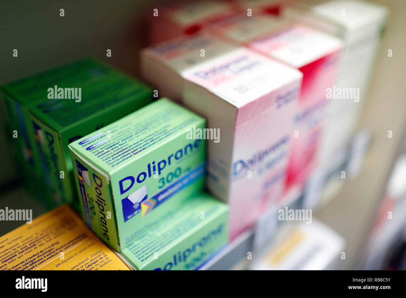 Farmacia. Medicina in scaffali. Antidolorifici. La Francia. Foto Stock