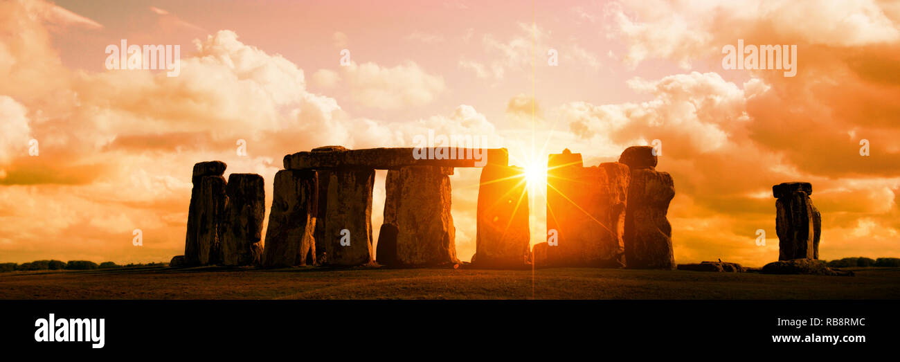 Panorama di Stonehenge al tramonto, Regno Unito Foto Stock