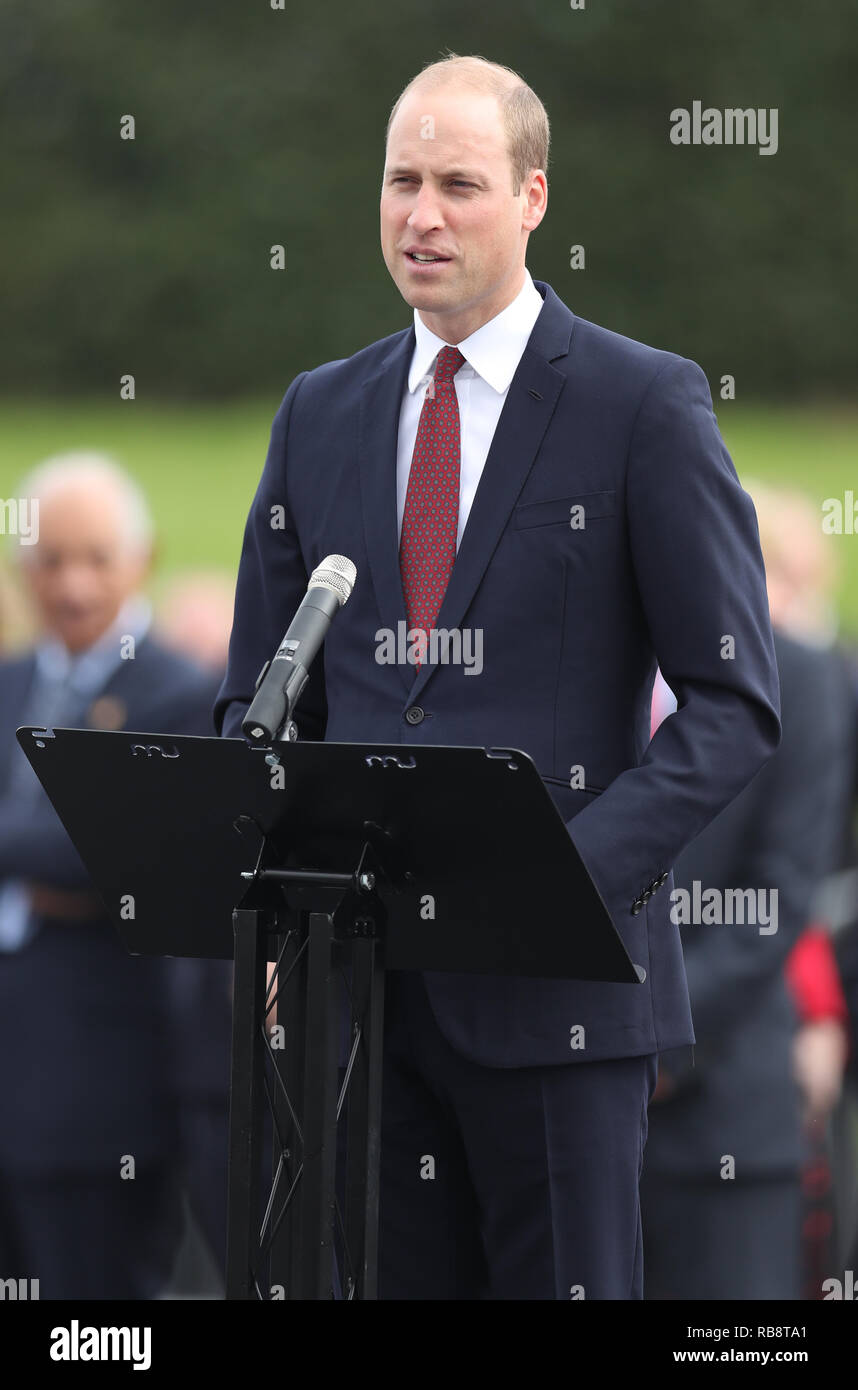 Il Duca di Cambridge durante una visita di Milton Keynes è salito in Campbell park segna il cinquantesimo anniversario della città. Foto Stock