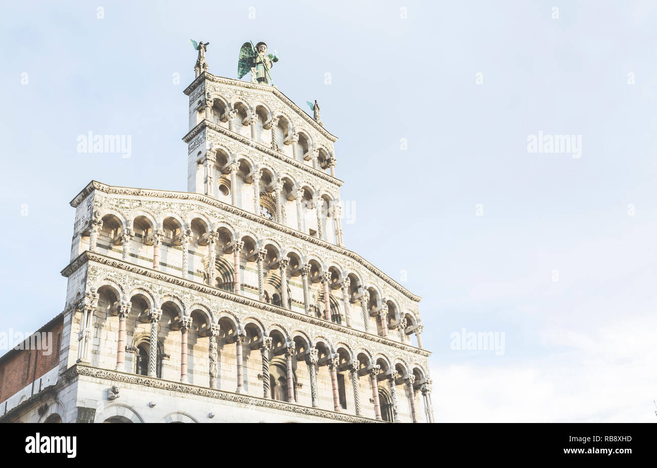 Dettaglio della chiesa di San Michele in Foro nel centro della città di Lucca Foto Stock