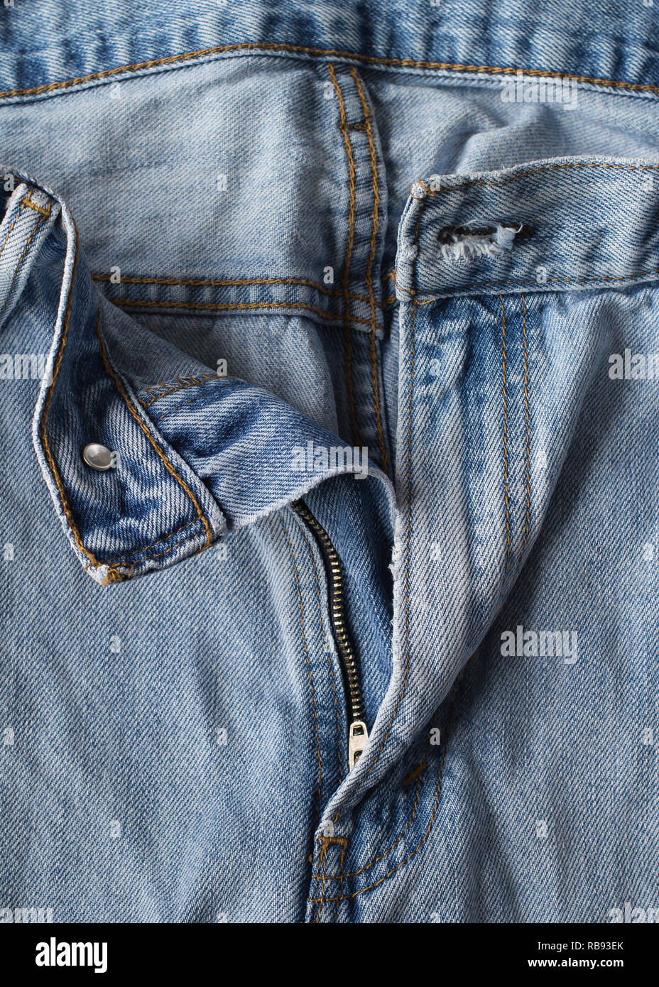 Jeans blu dettaglio nella luce naturale. Foto Stock