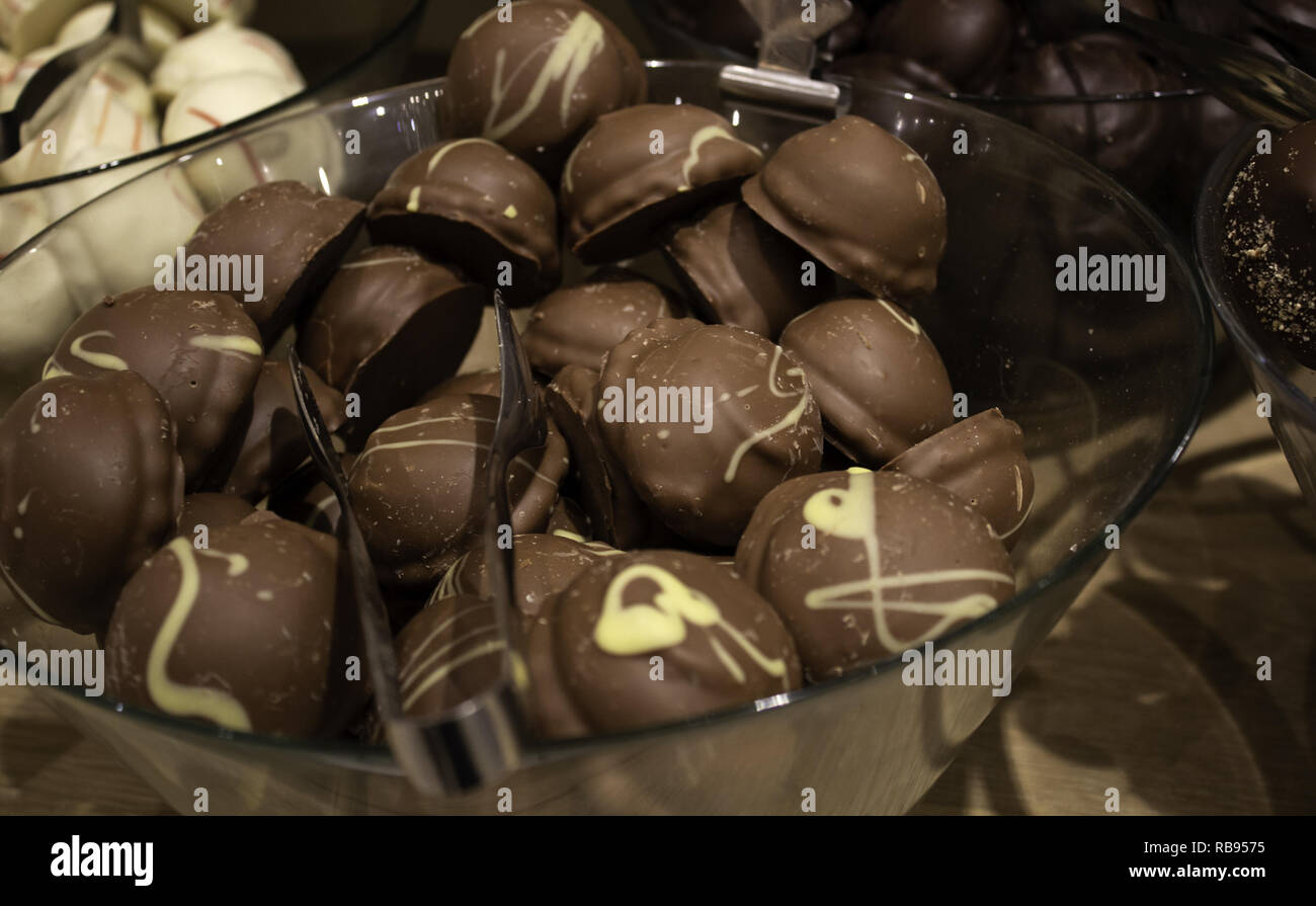 Praline di cioccolato Belgio shop, cibo e dessert Foto Stock