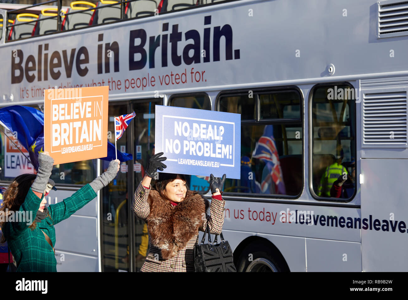 Londra, Regno Unito. Gen 8, 2019. Lasciare gli attivisti protesta al di fuori del Parlamento di giorni prima di un voto determinante sul Bexit trattare alla House of Commons. Credito: Kevin J. Frost/Alamy Live News Foto Stock