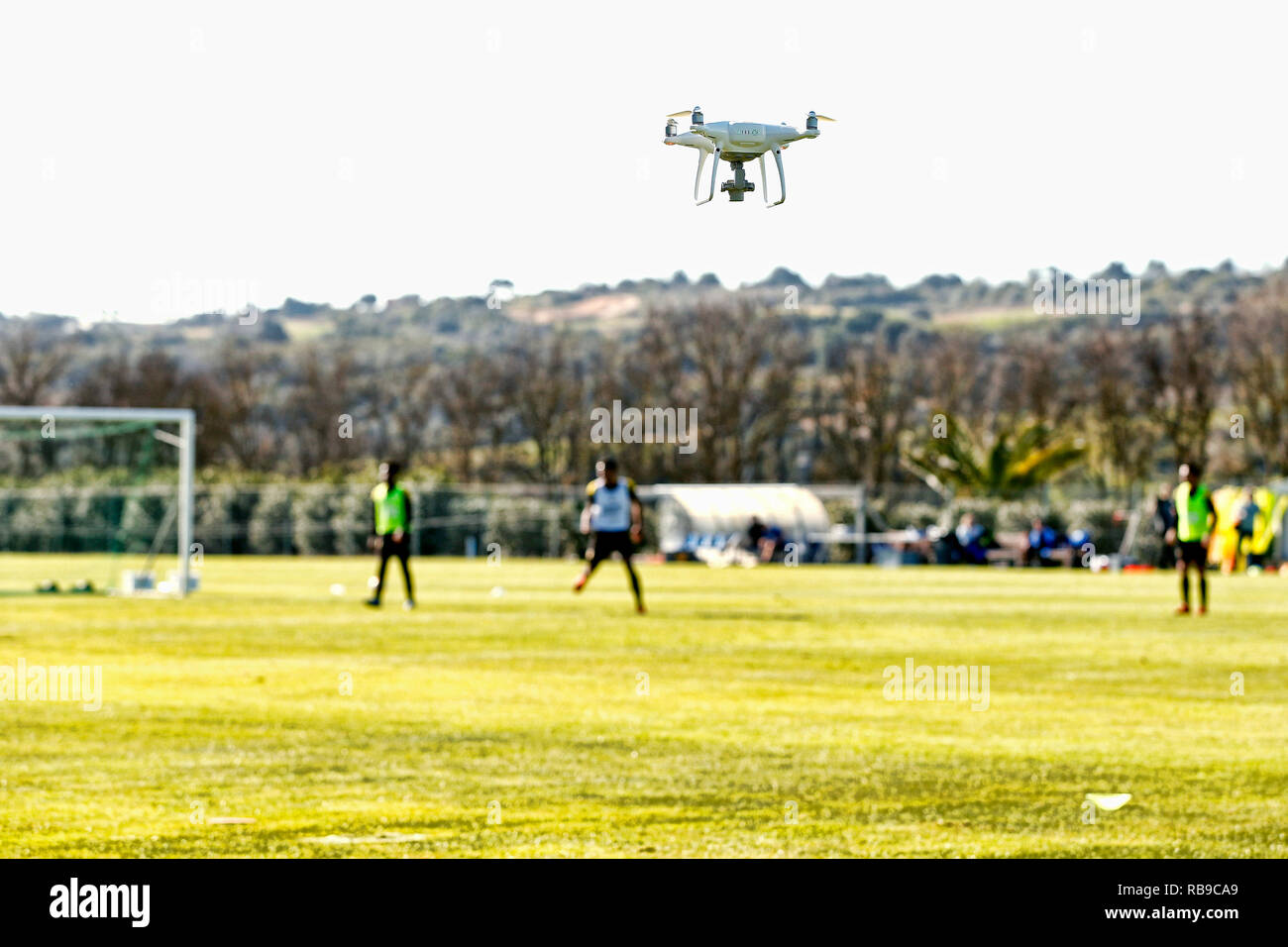 ALCANTARILHA , ALGARVE , Amendoeira Golf Resort , 08-01-2019 , Training Camp Vitesse , calcetto , olandese Eredivisie stagione 2018 - 2019 . Vitesse video drone DJI Phantom durante la formazione. Foto Stock