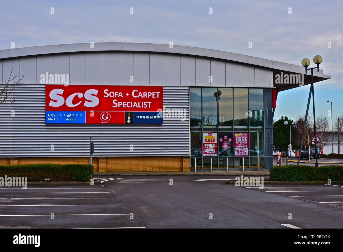 Il moderno ScS retail store vendita di divani, tappeti e rivestimenti per pavimento. Bridgend Retail Park, Galles del Sud Foto Stock