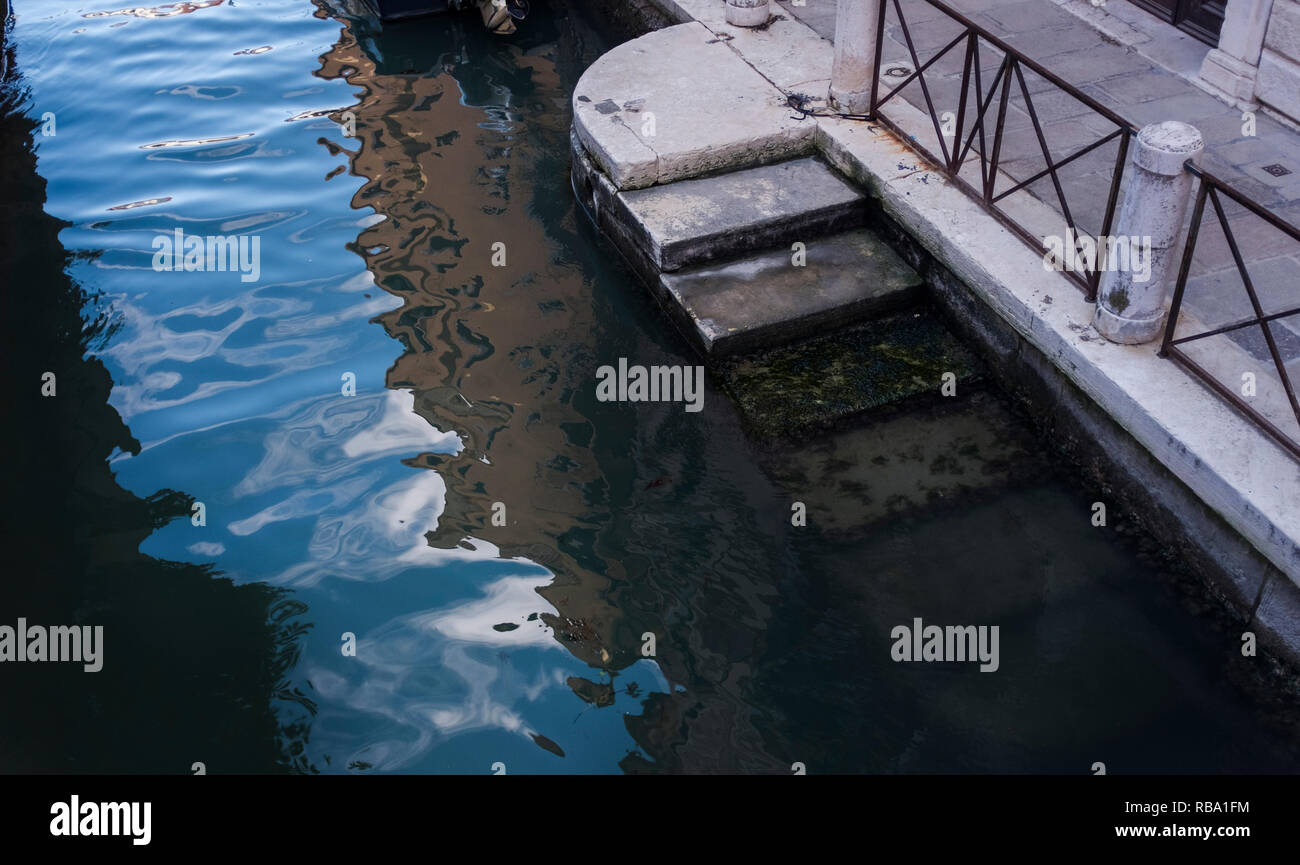 Le scene e i dettagli da strade e canali di Venezia, Italia Foto Stock