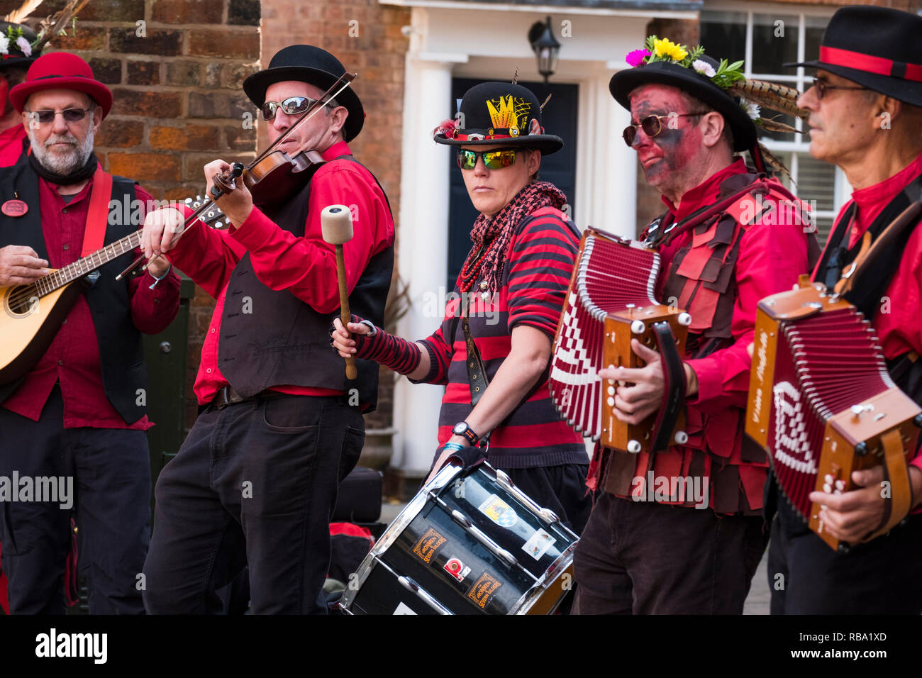 Ironmen e Severn doratori morris ballerini a Shrewsbury Folk Festival, Shropshire, Inghilterra, Regno Unito Foto Stock