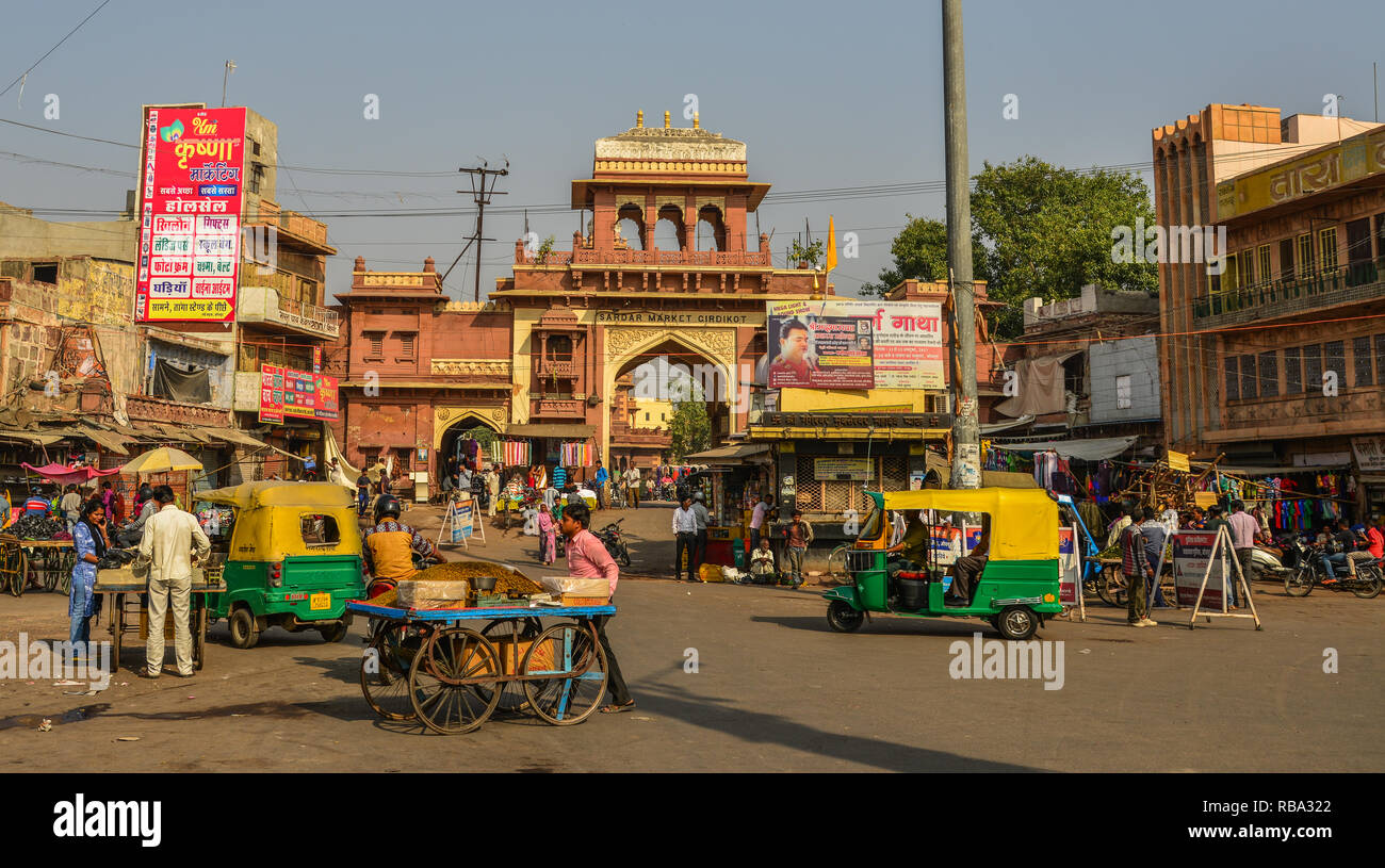 Jodhpur, India - Novembre 6, 2017. Ghanta Ghar Mercato di Jodhpur, India. Jodhpur è la seconda più grande città nello stato del Rajasthan. Foto Stock