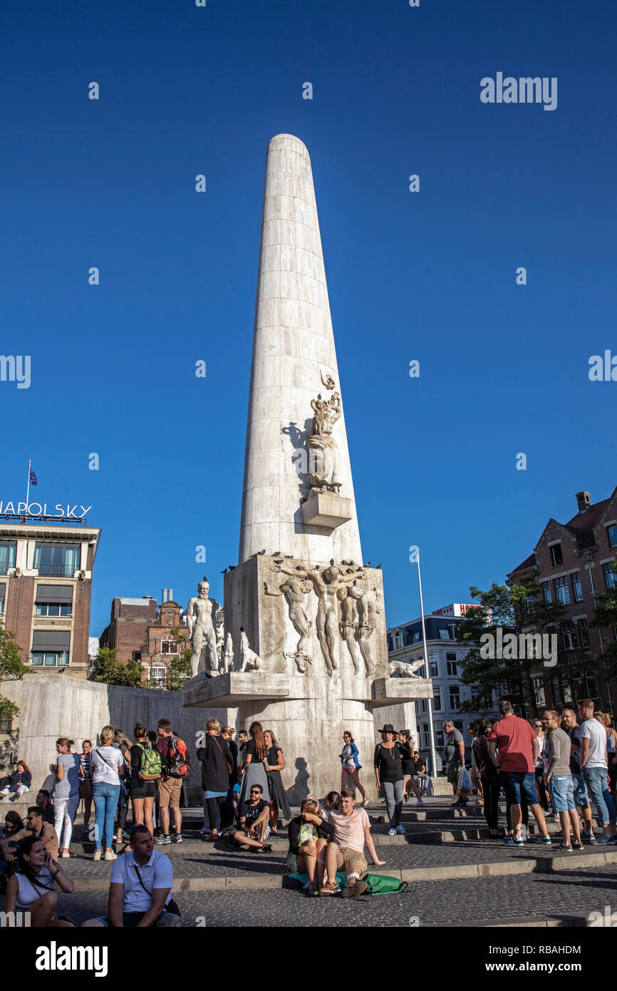 I Paesi Bassi, Amsterdam, Piazza Dam. Nazionale di Seconda Guerra Mondiale monumento. Foto Stock