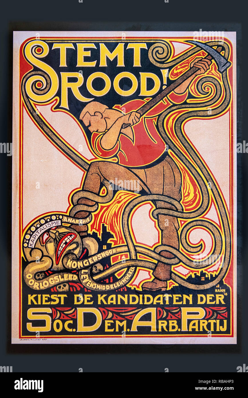 I Paesi Bassi, Amsterdam, Amsterdam scuola chiamato Museo Het Schip. SDAP poster. Sociaal Democratische Arbeiders Partij. Foto Stock