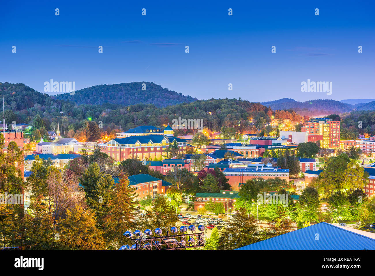 Boone, North Carolina, Stati Uniti d'America campus e sullo skyline della città al crepuscolo. Foto Stock