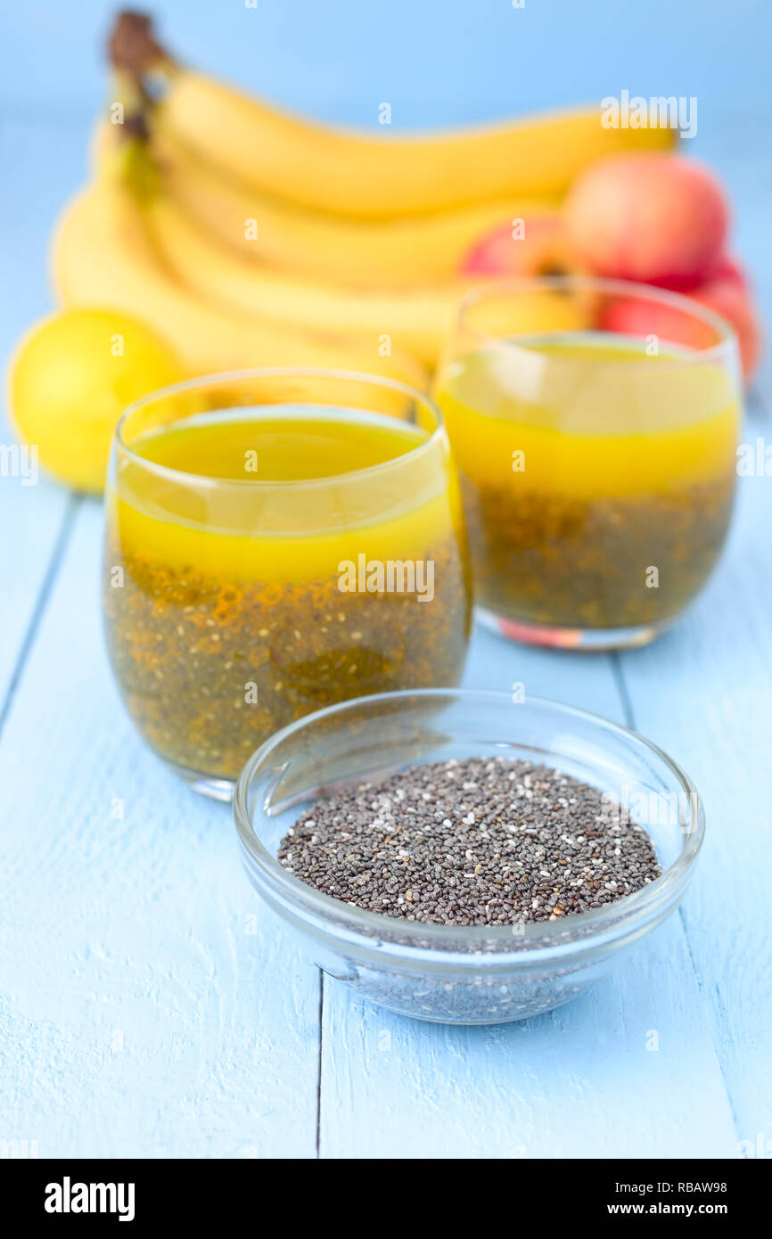 Curcuma chia drink di sementi Foto Stock