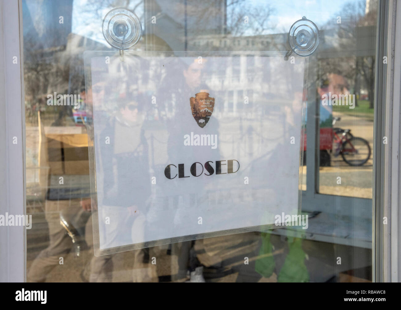 Monumenti del National Mall di Washington, DC, sono parzialmente chiusa a causa al governo di arresto. Le persone possono visitare ma bagni pubblici sono vicini Foto Stock