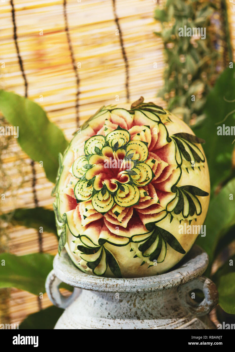 La frutta e la verdura, sculture Display frutta tailandese carving Foto Stock