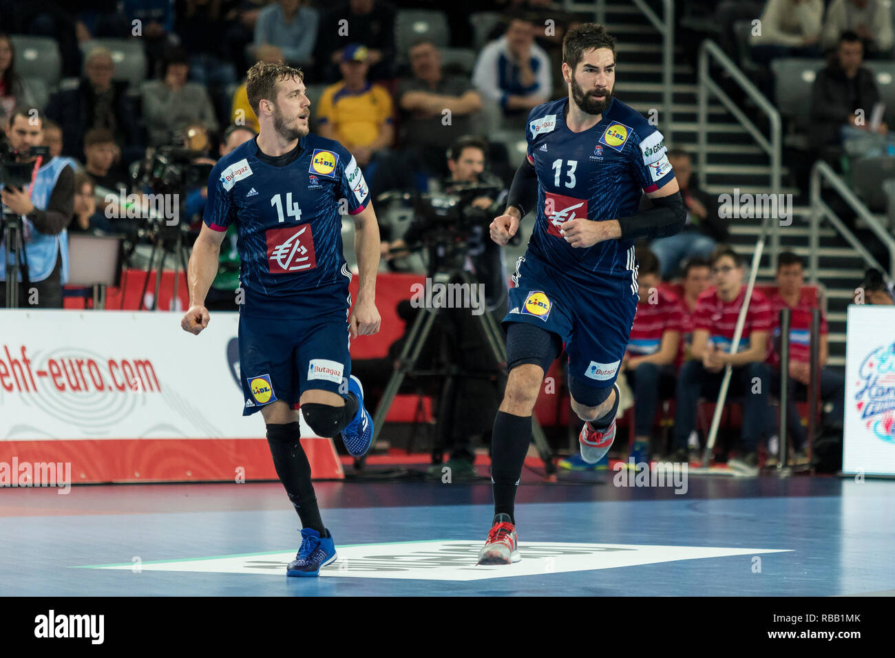 Zagabria, Croazia - 28 gennaio 2018: Campionati Europei negli uomini la pallamano, EHF EURO 2018 finals Francia - Danimarca 32:29. MAHE Kentin (14) e Nikola Foto Stock