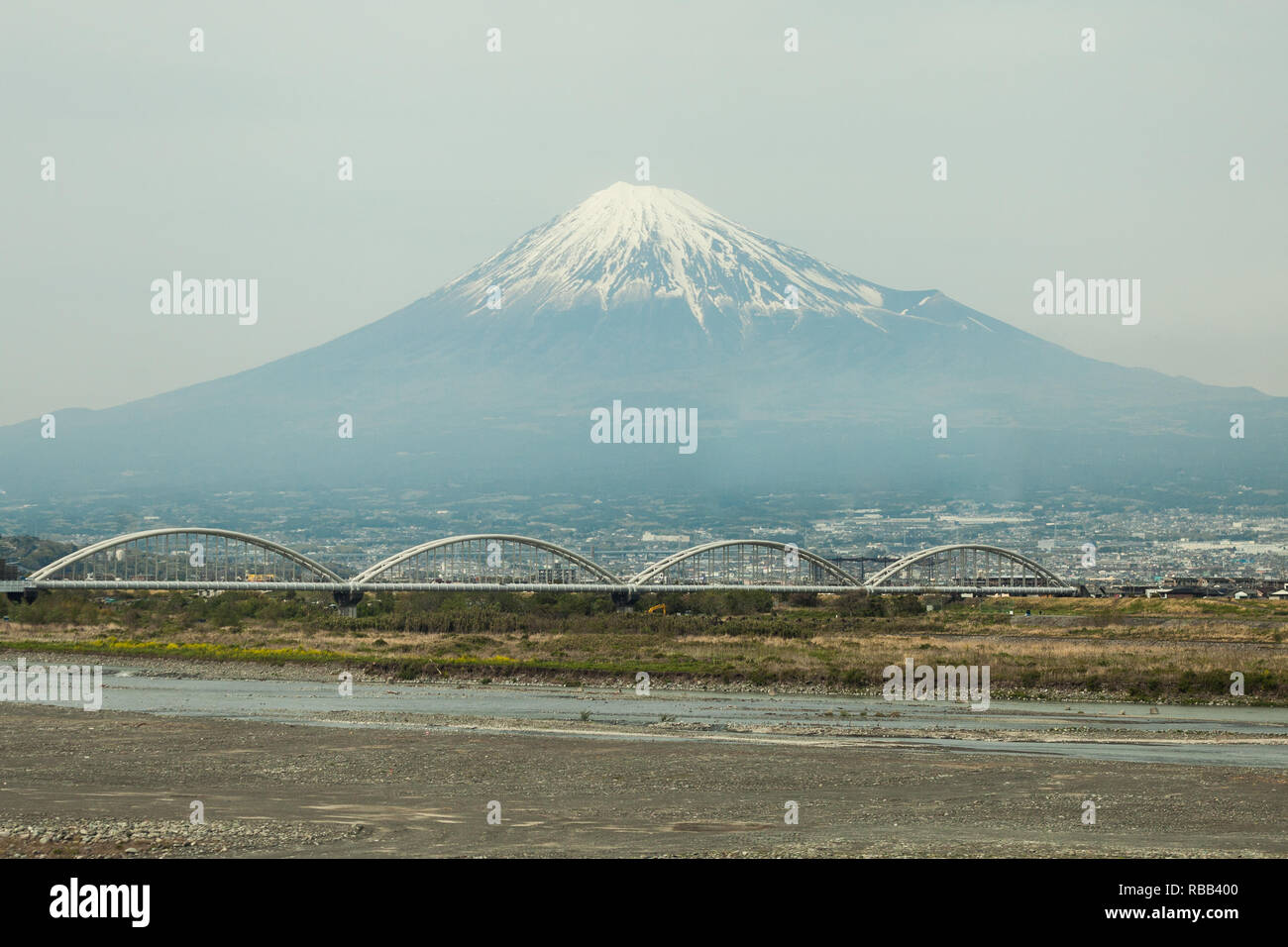 Il monte Fuji come si vede dal treno Bullet Foto Stock