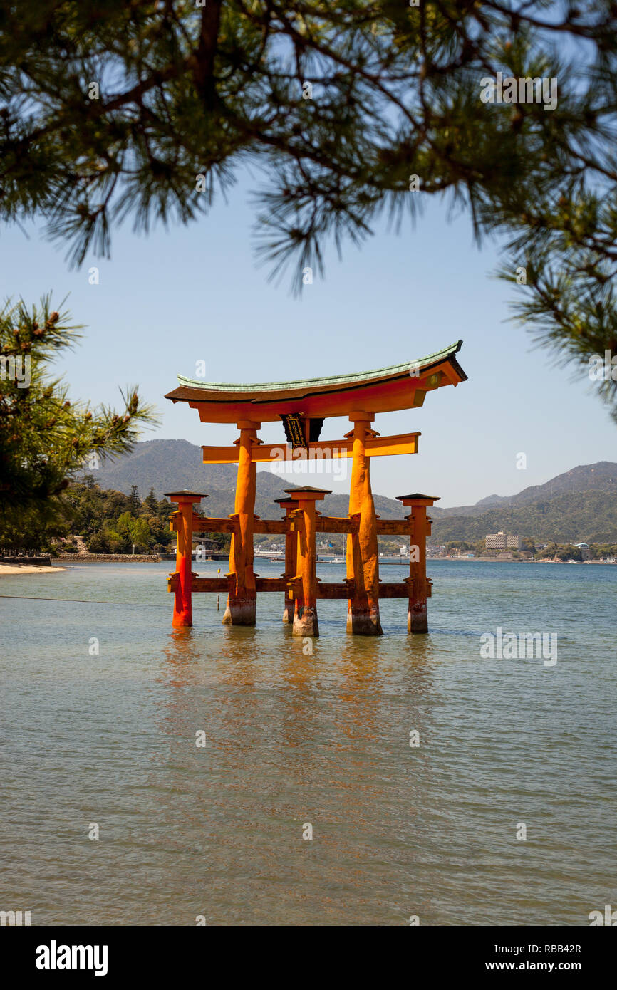 Il grande Torii gate a Miyajima island vicino a Hiroshima in Giappone Foto Stock