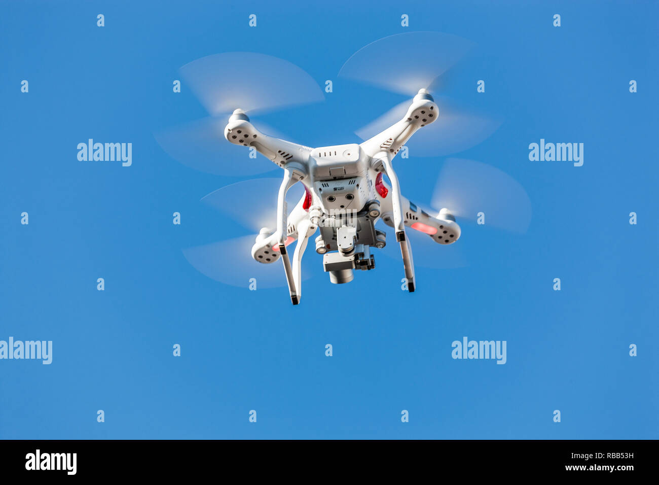Drone Flying Overhead Foto Stock