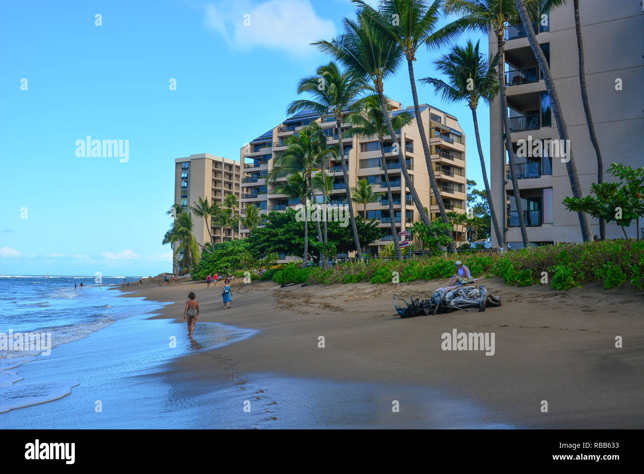 Kahana incantevole spiaggia di Maui, Hawaii. Situato tra Kaanapali e Kapalua sulla costa nordoccidentale. Ottima vista di Molokai attraverso l'acqua Foto Stock